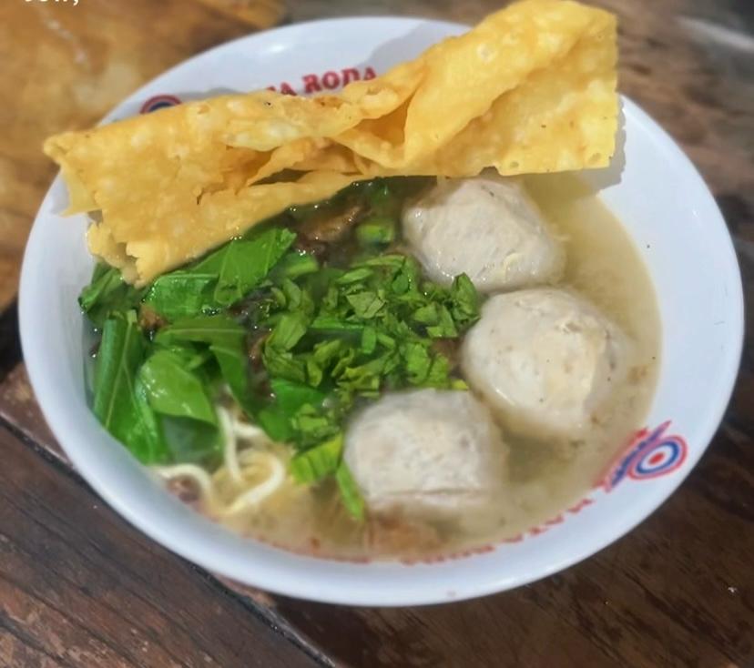 Tim WarungMU sedang melayani